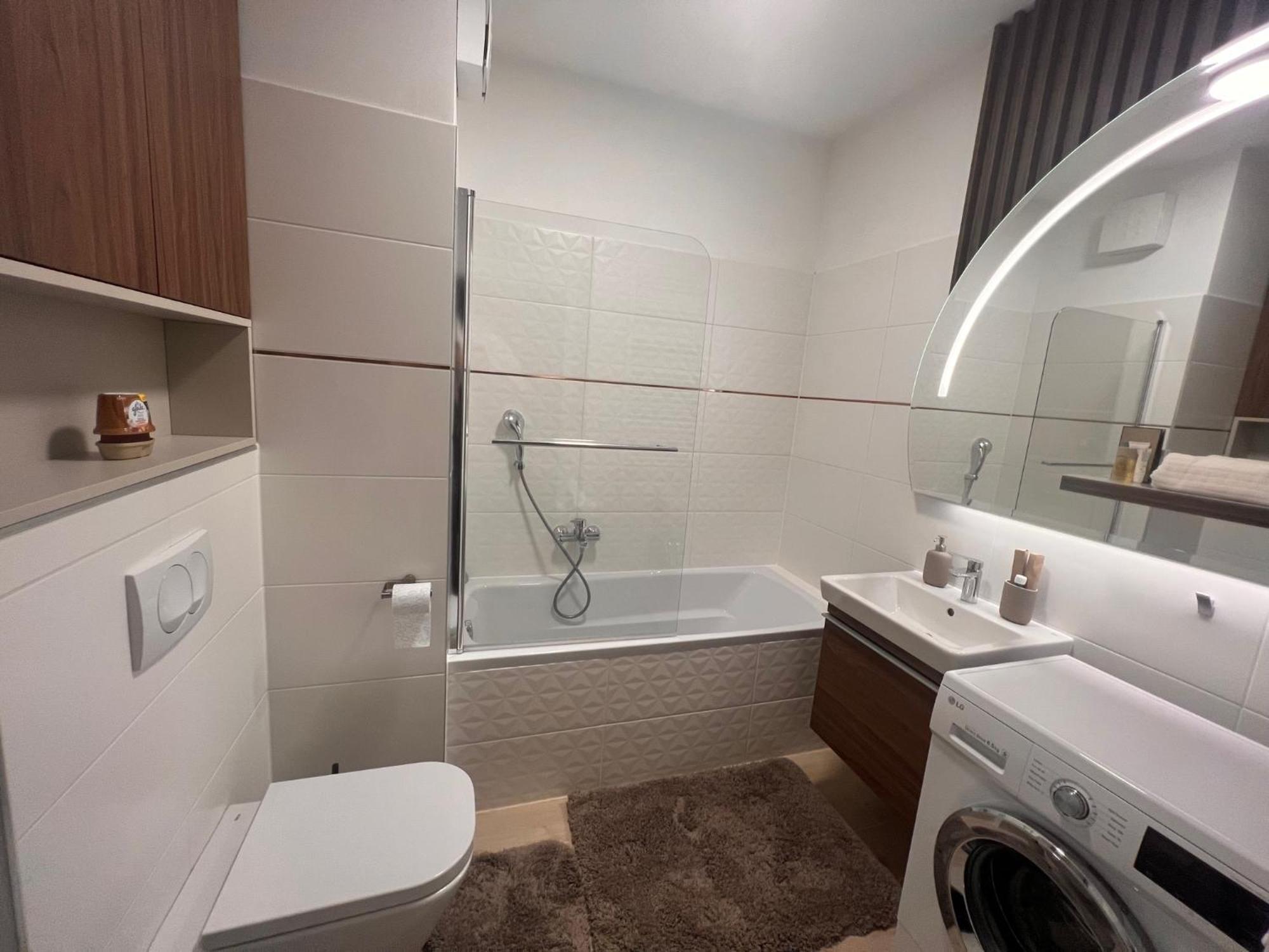 Karzo Property Lk 202 *