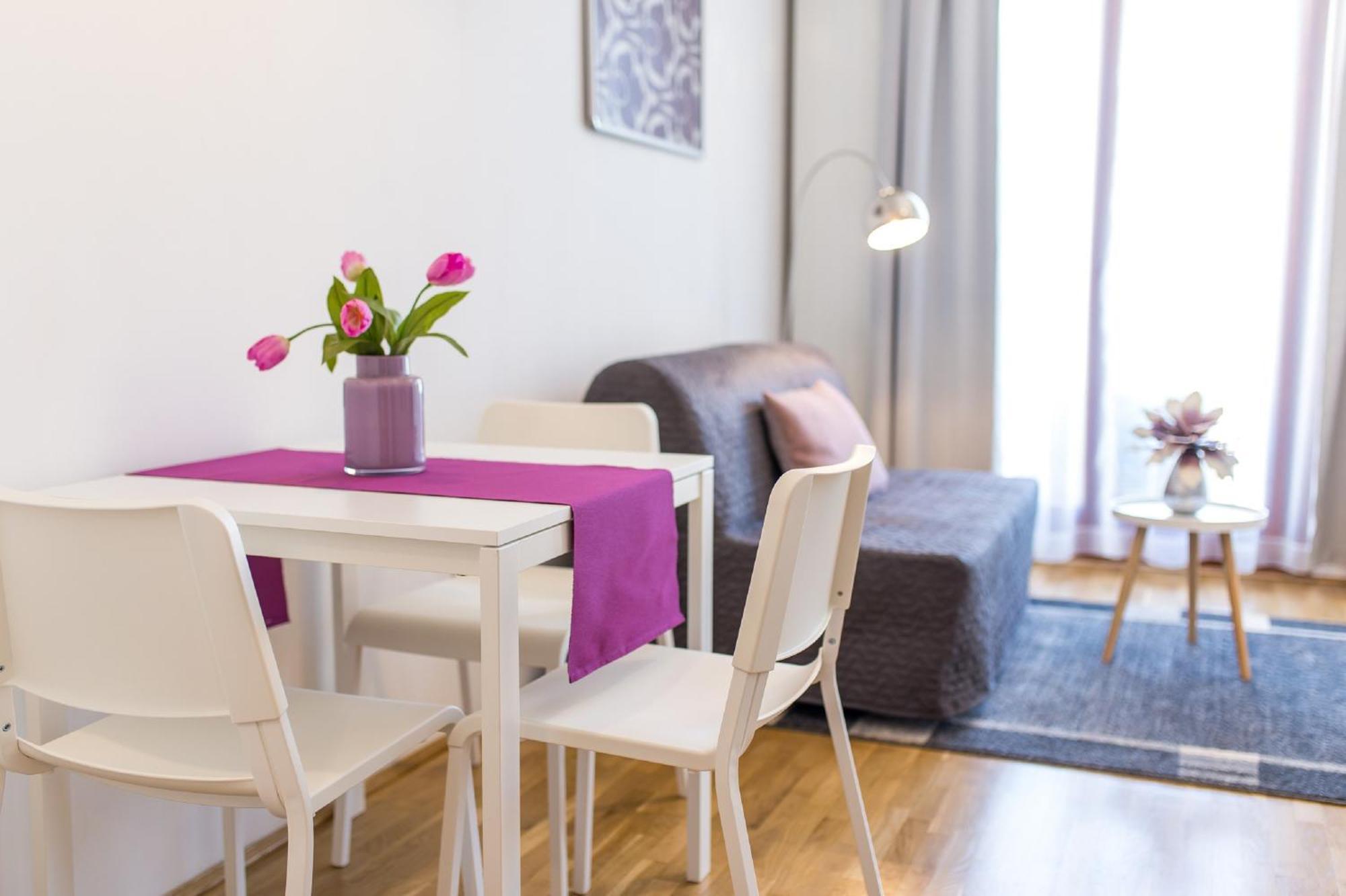 Colours Deluxe With Free Parking Apartment