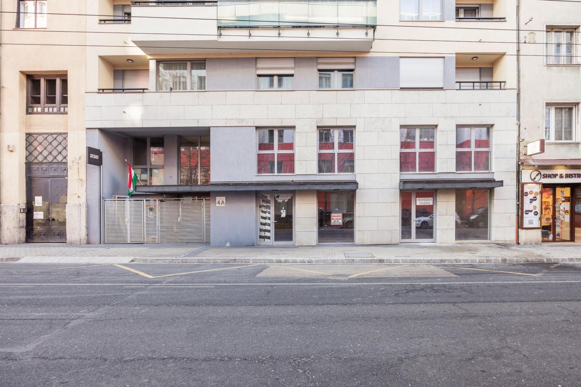 The Chic Crib With Balcony Lejlighed *