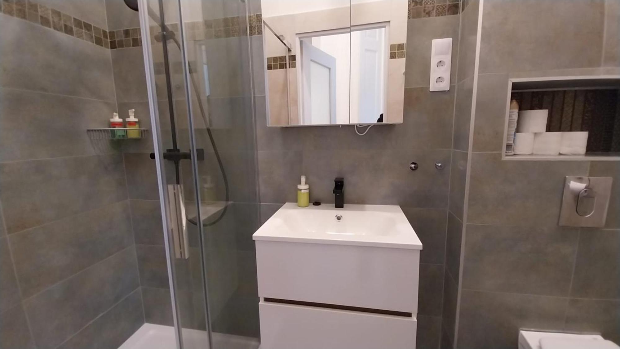 Appartement Szekely Near Deak Ferenc Square With Free Parking In Garage Boedapest