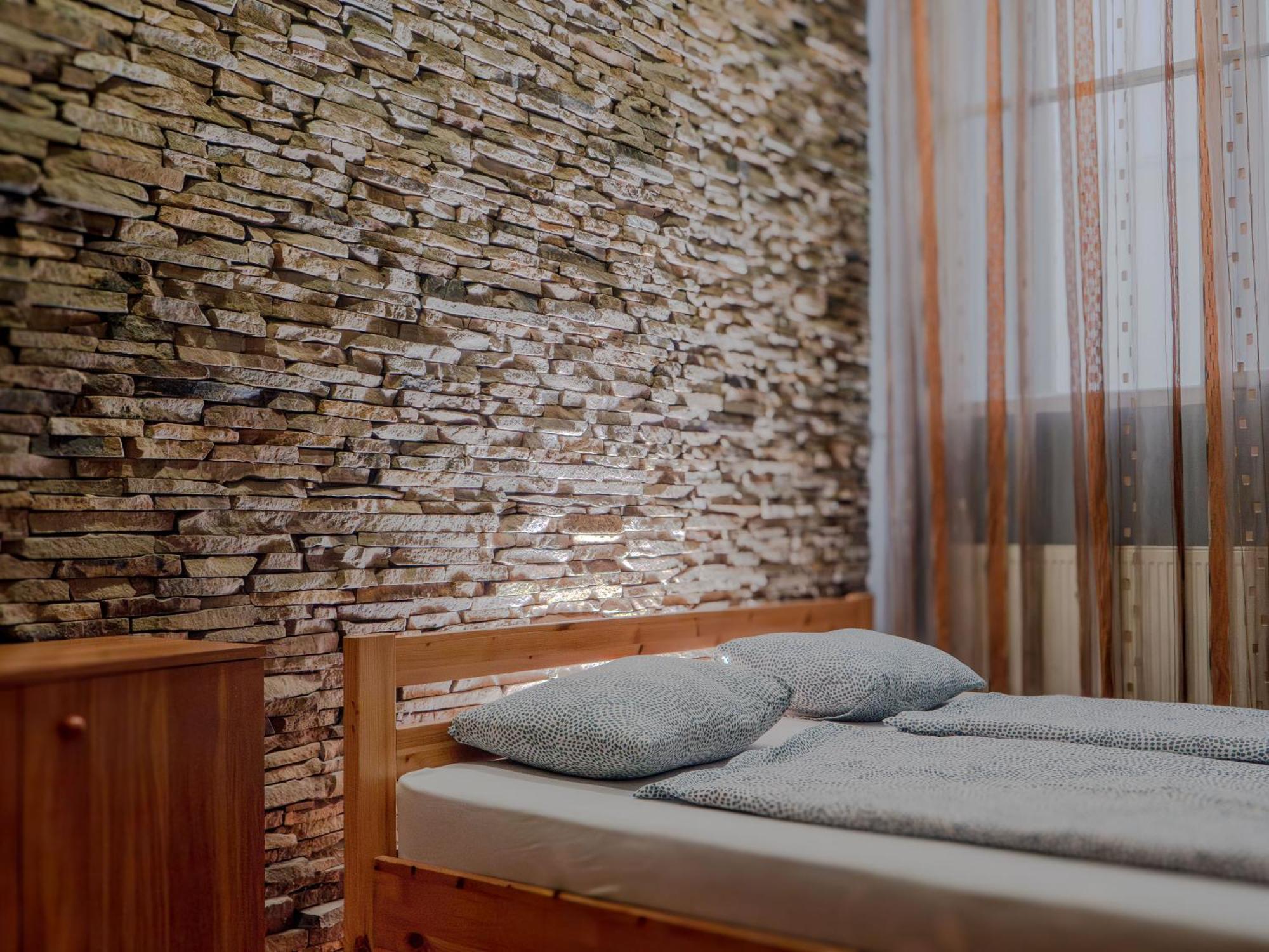 Deep Hostal
