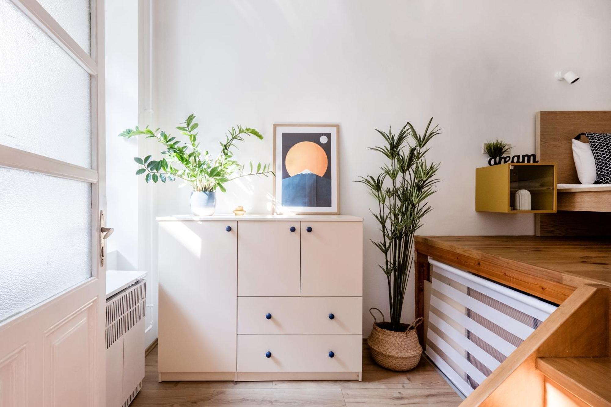 Artistic In Centre Apartment