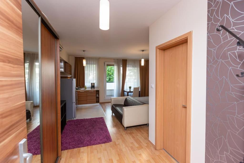 Flat On Corvin Promenade With Big Balcony Appartamento Budapest