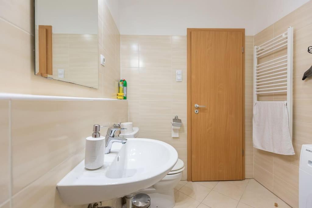 Flat On Corvin Promenade With Big Balcony Appartamento