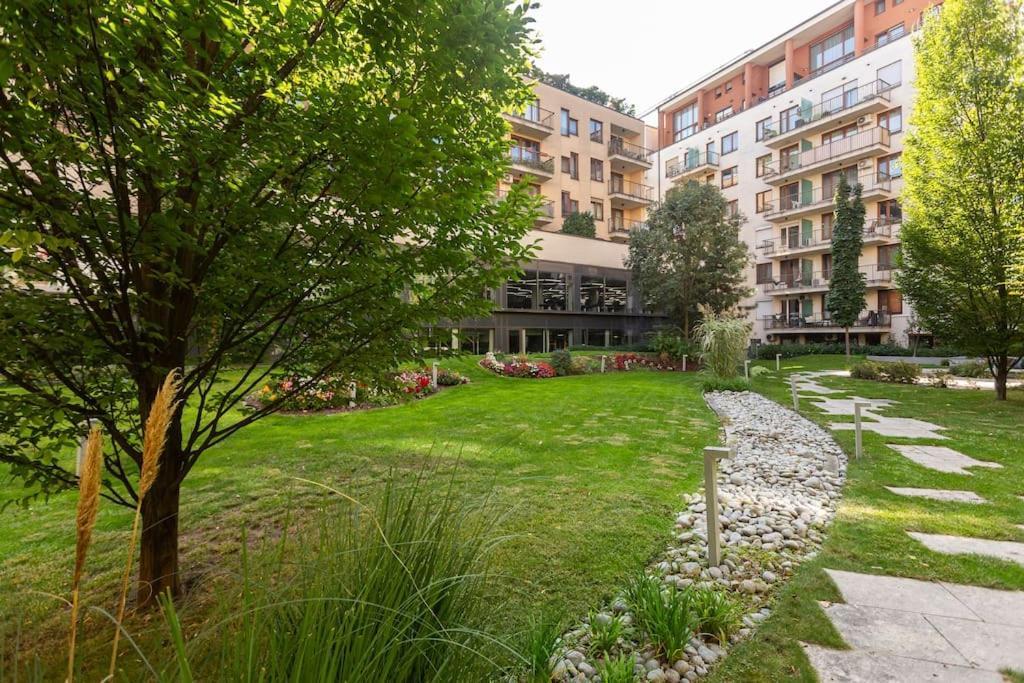 Flat On Corvin Promenade With Big Balcony * Budapest