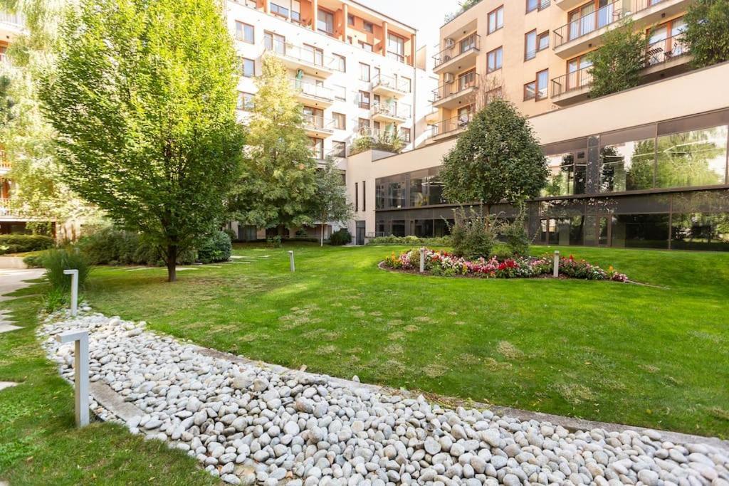 Flat On Corvin Promenade With Big Balcony Appartamento