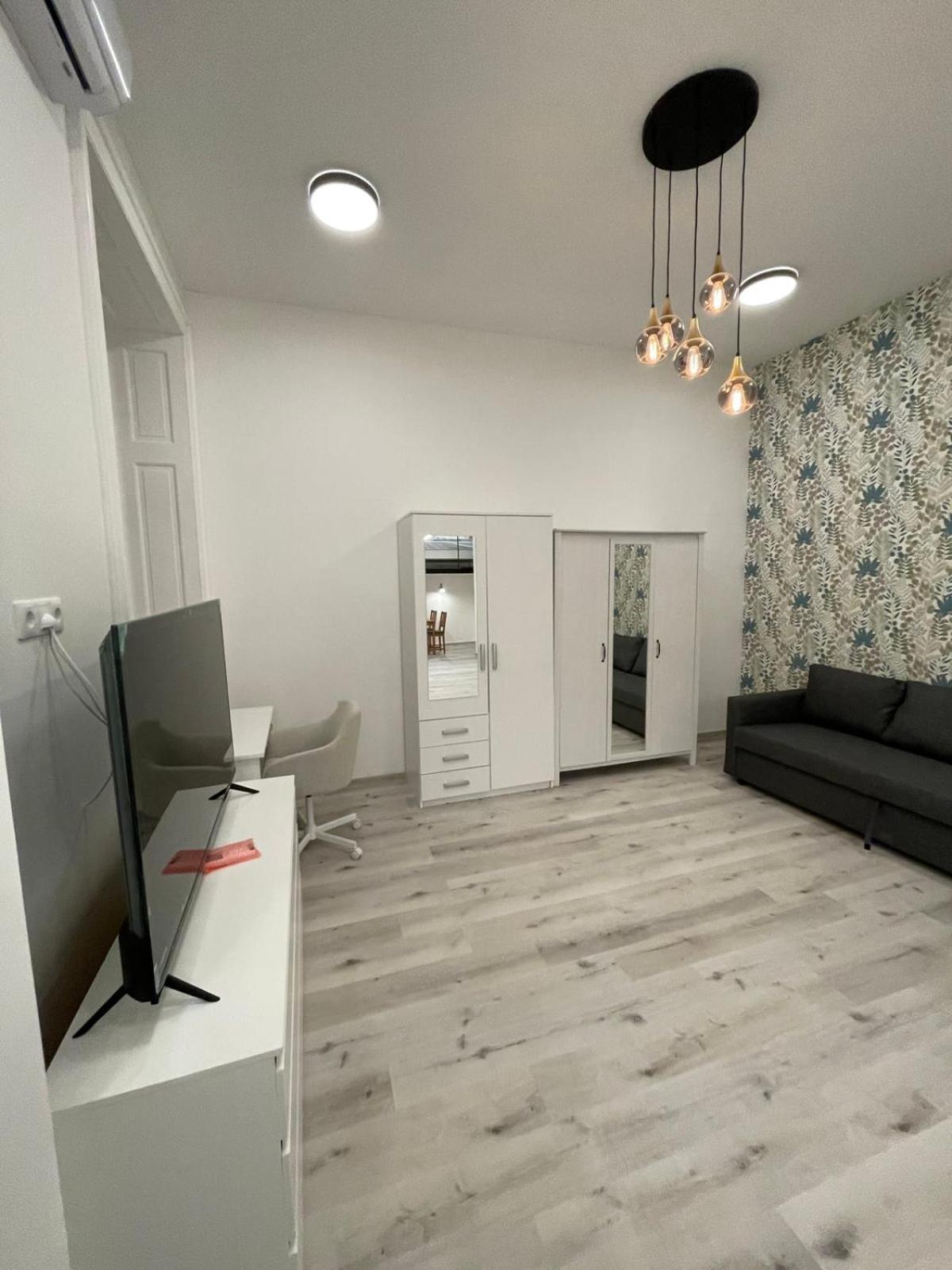 Szekely Near Deak Ferenc Square With Free Parking In Garage Boedapest