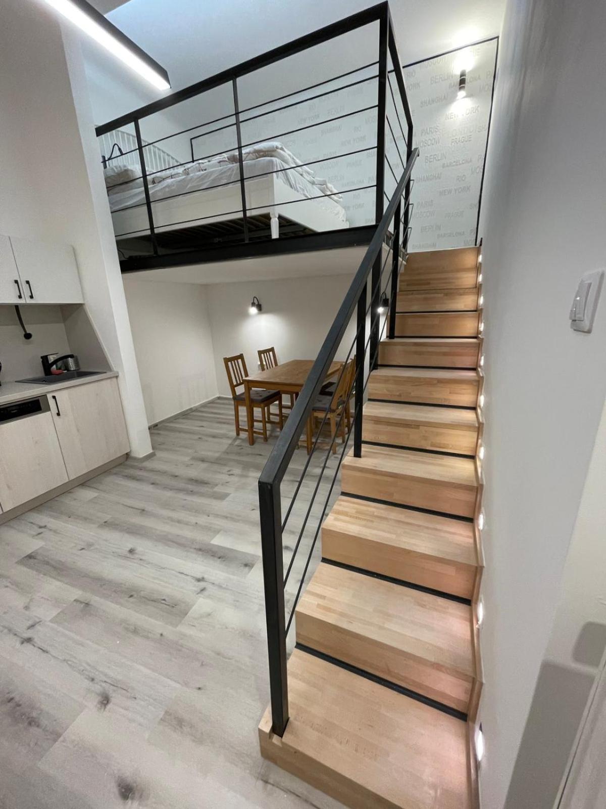 Szekely Near Deak Ferenc Square With Free Parking In Garage Appartement