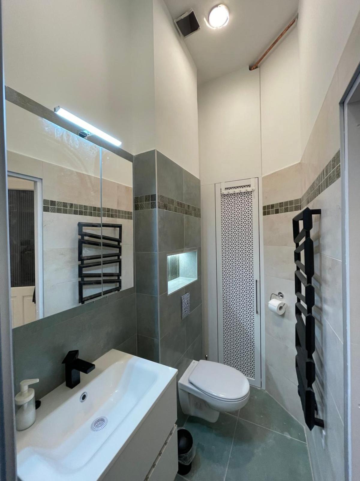 Appartement Szekely Near Deak Ferenc Square With Free Parking In Garage Boedapest