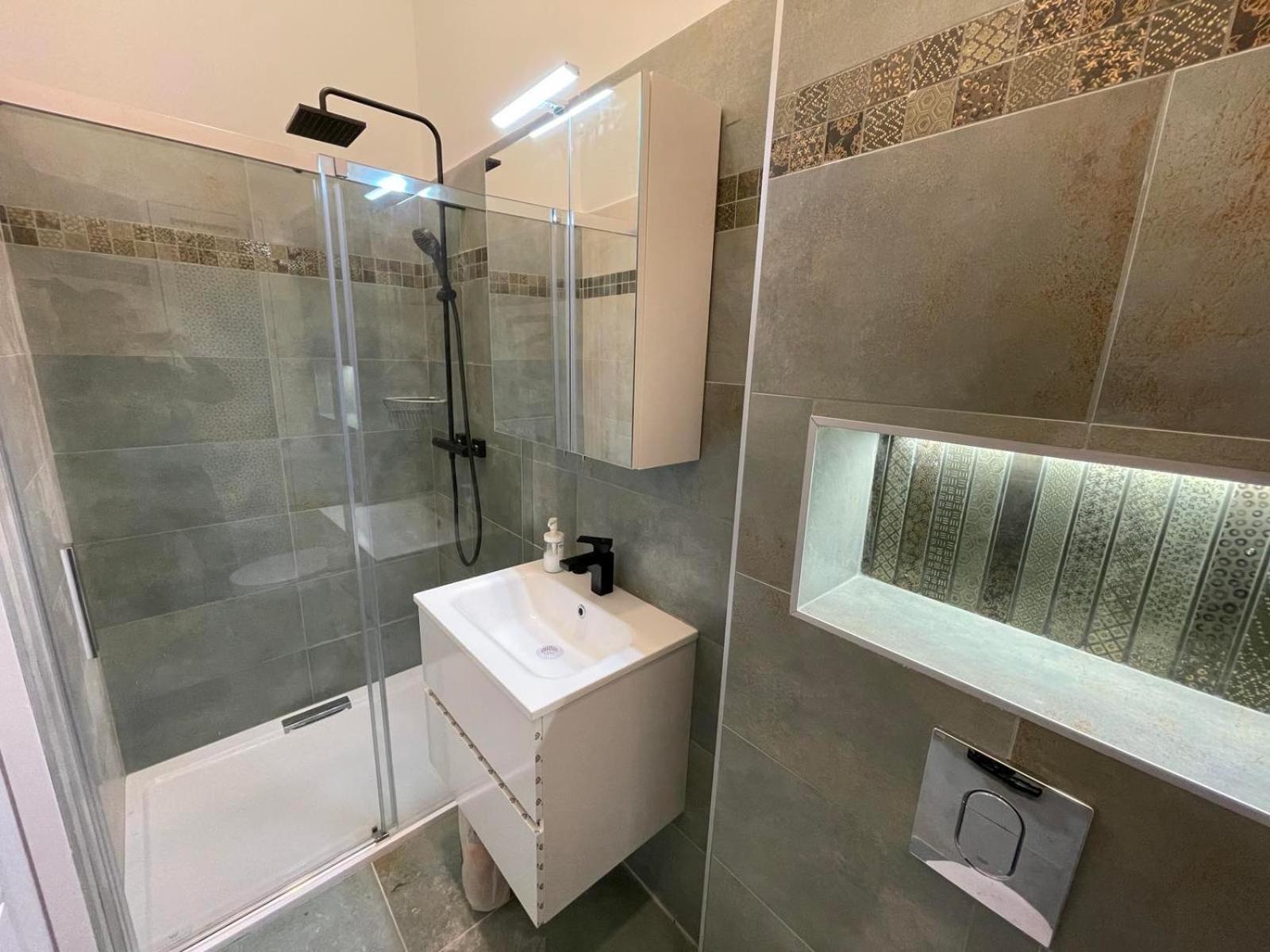 Appartement Szekely Near Deak Ferenc Square With Free Parking In Garage