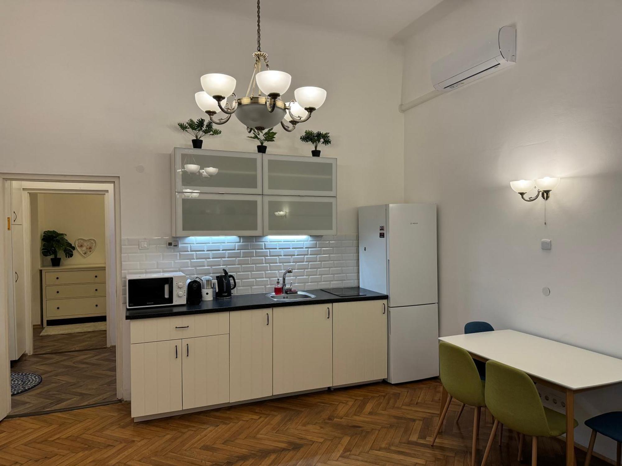 Exceptional In Center Lejlighed Budapest