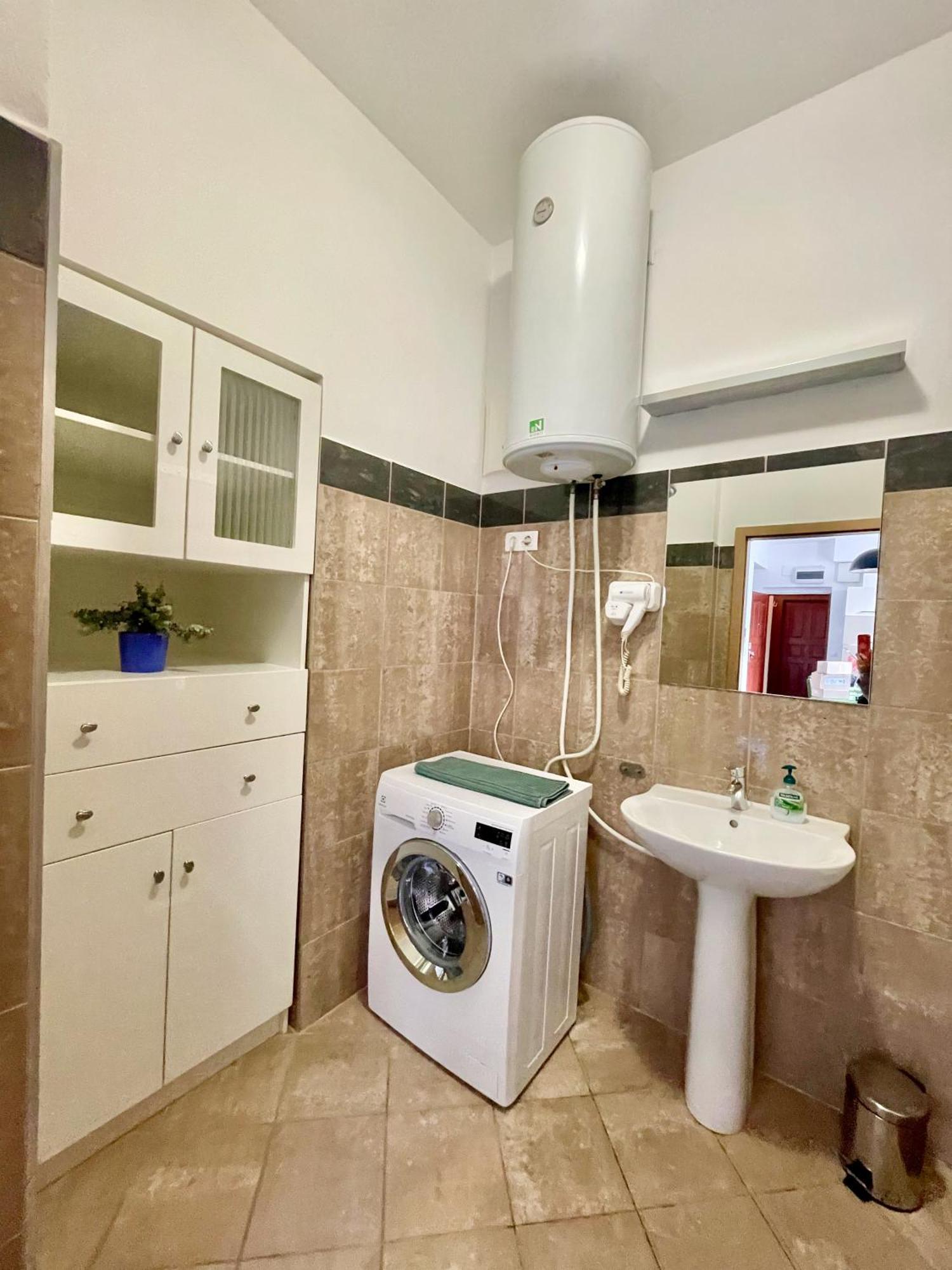 Design # Dob16 #downtown #nightlife Apartamento Budapest