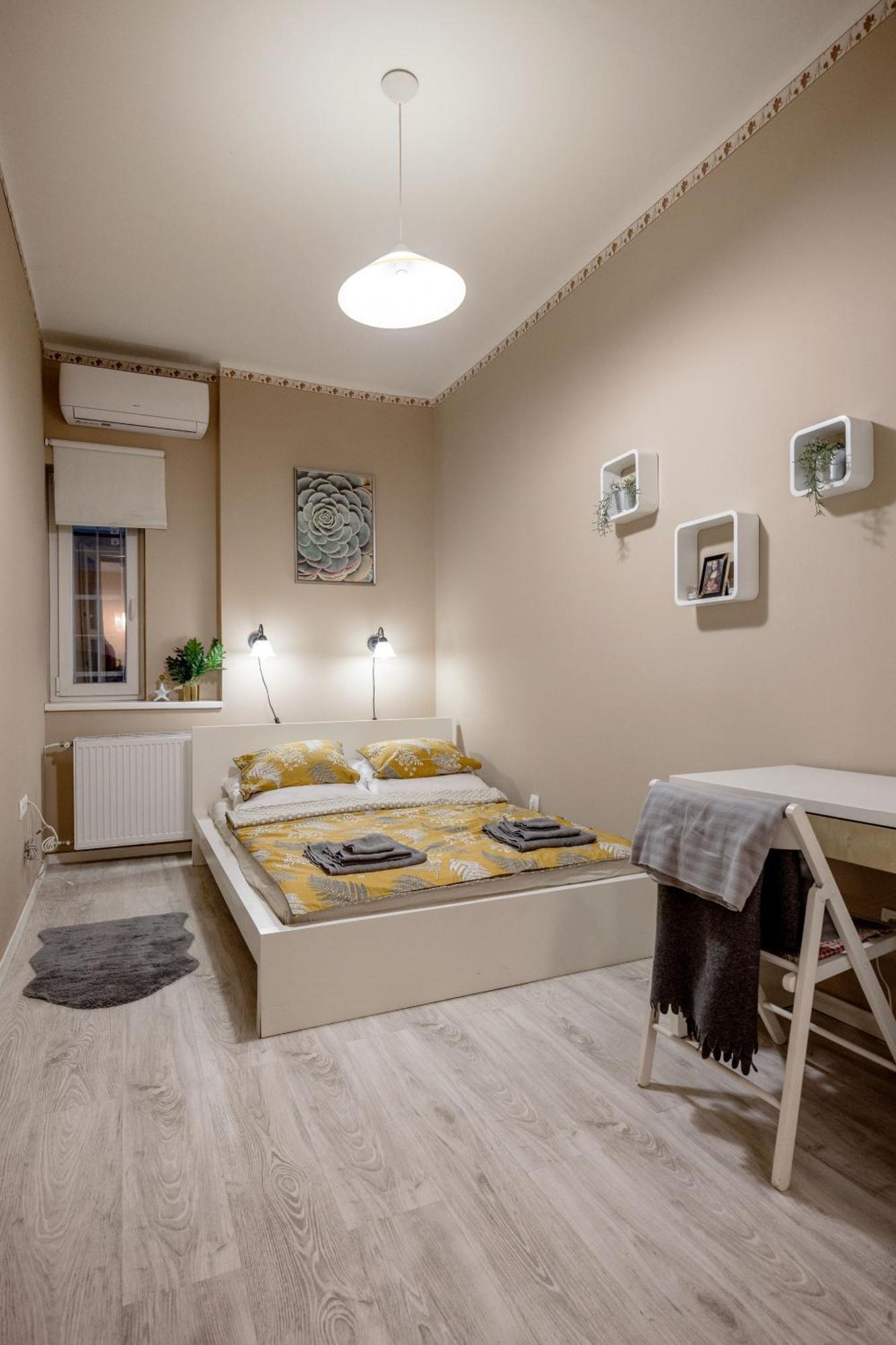Apartment Roomback - 2br With Ac Near Deak Ter *