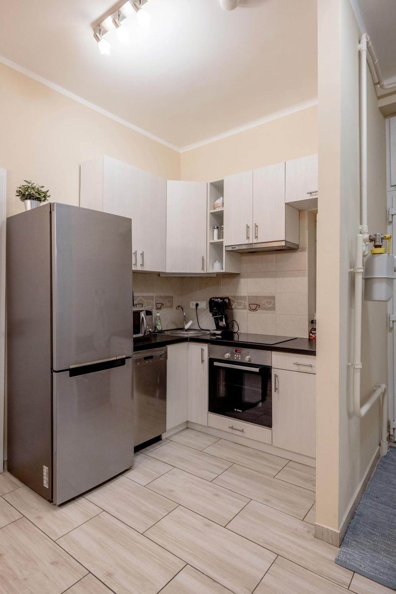Apartment Roomback - 2br With Ac Near Deak Ter