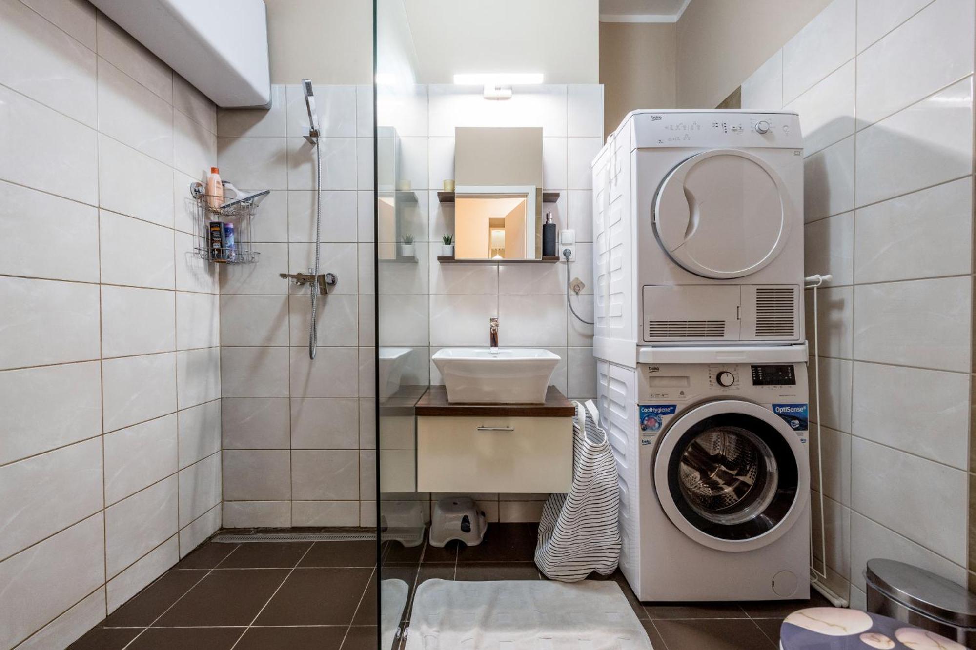 Apartment Roomback - 2br With Ac Near Deak Ter Budapest