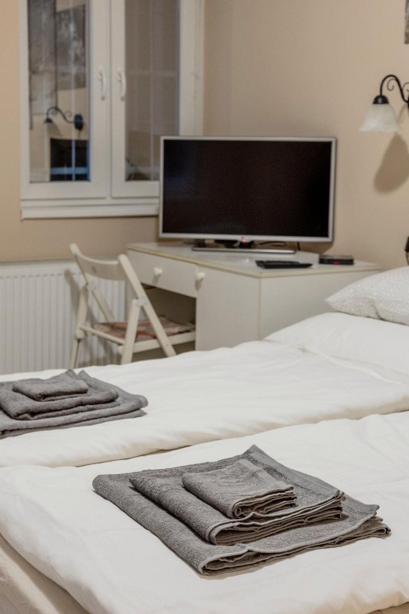 Roomback - 2br With Ac Near Deak Ter * Budapest
