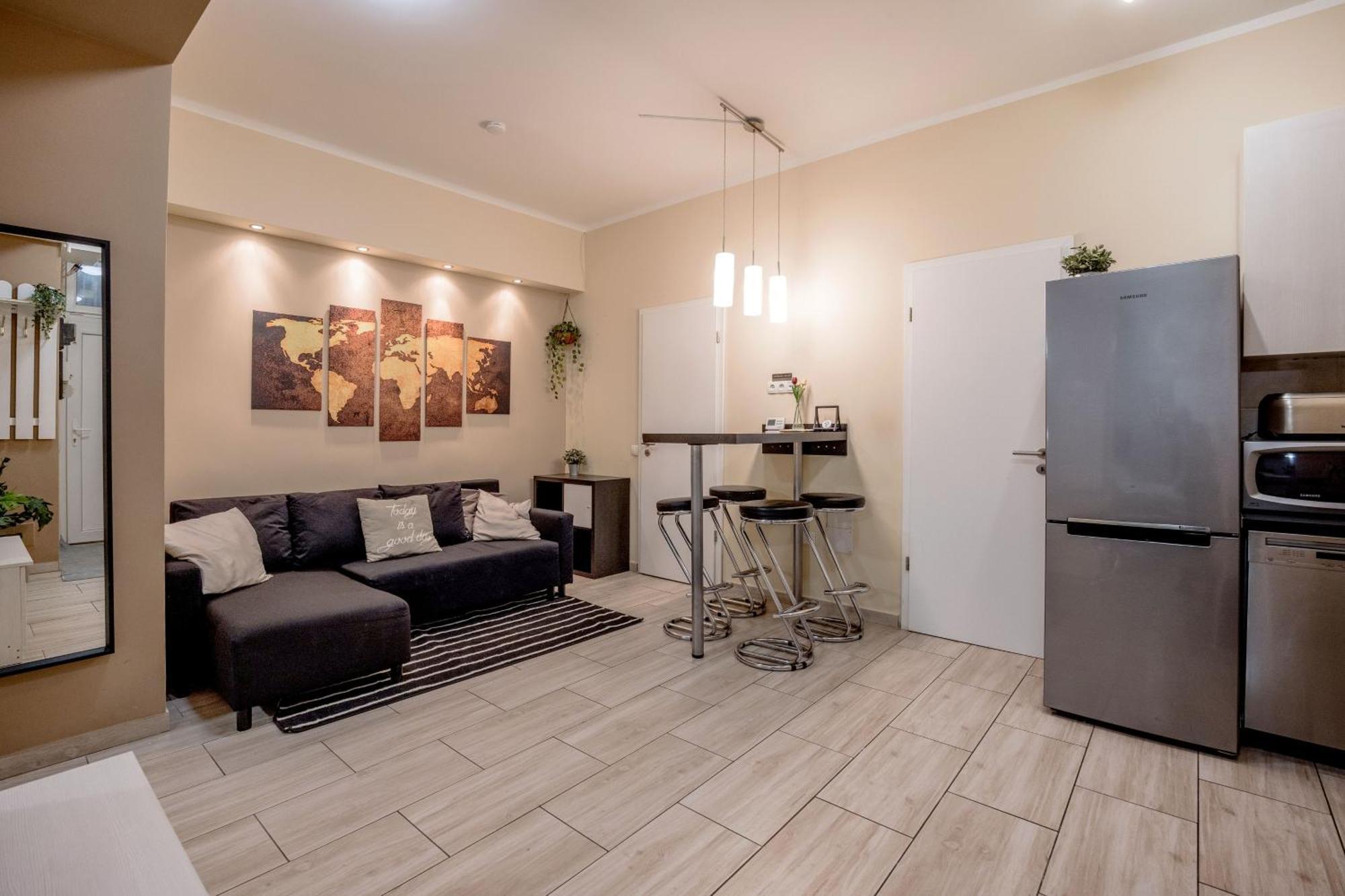 Apartment Roomback - 2br With Ac Near Deak Ter *