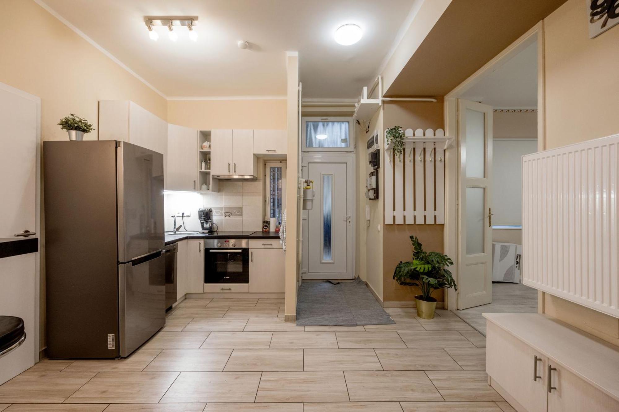 Roomback - 2br With Ac Near Deak Ter * Budapest