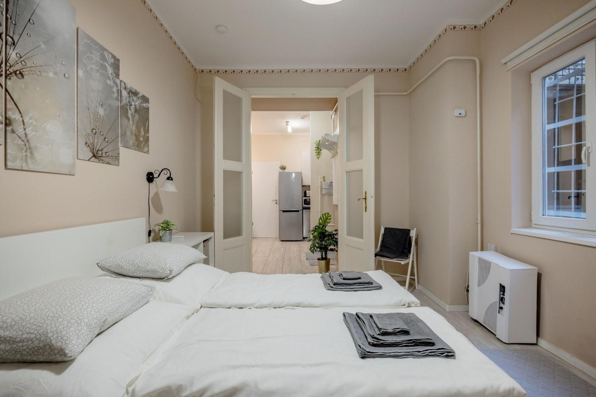 Apartment Roomback - 2br With Ac Near Deak Ter Budapest