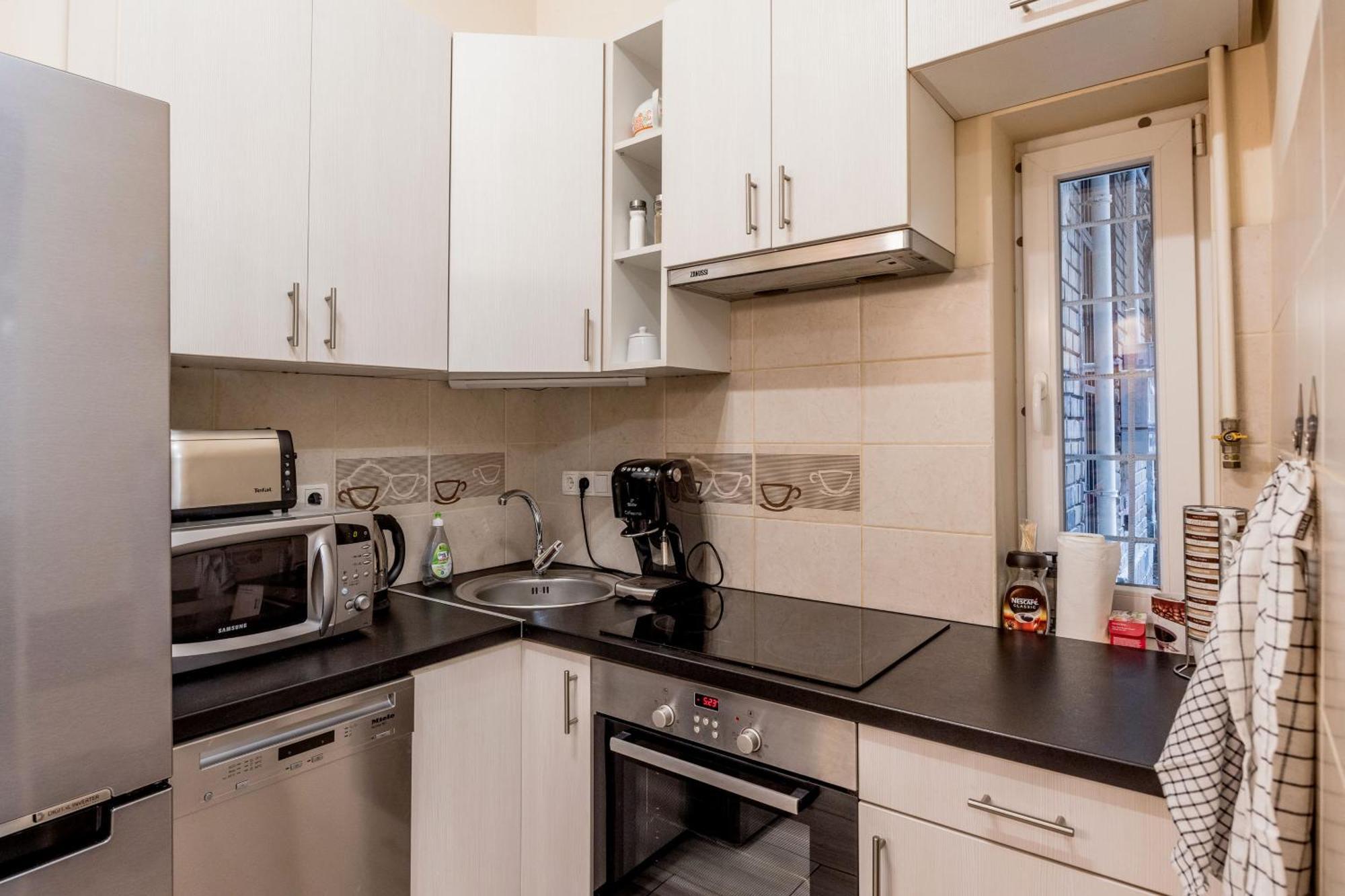 Roomback - 2br With Ac Near Deak Ter * Budapest