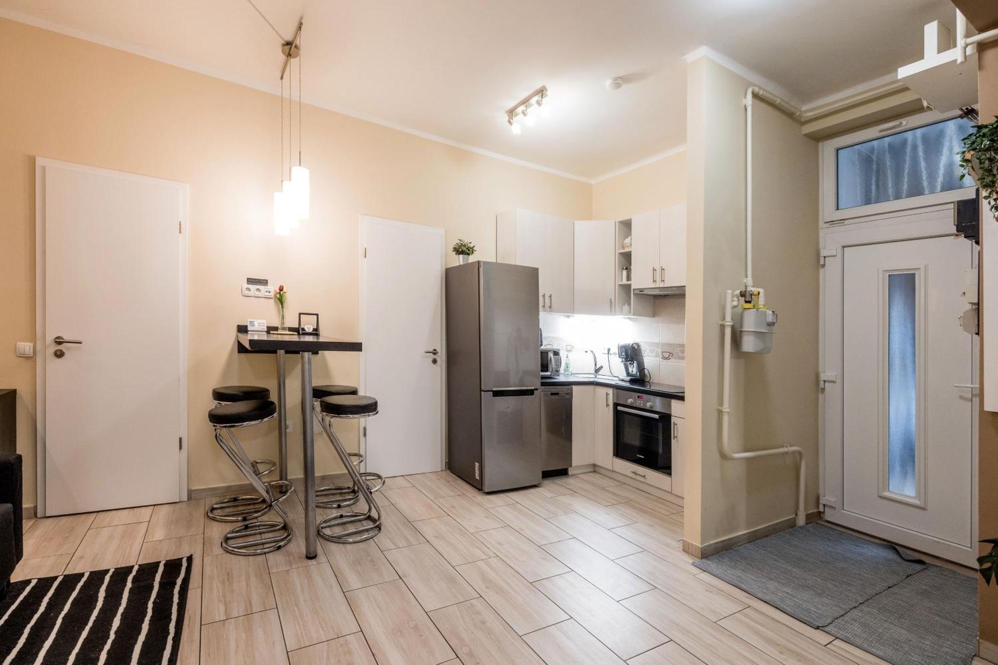 Roomback - 2br With Ac Near Deak Ter Apartment Budapest