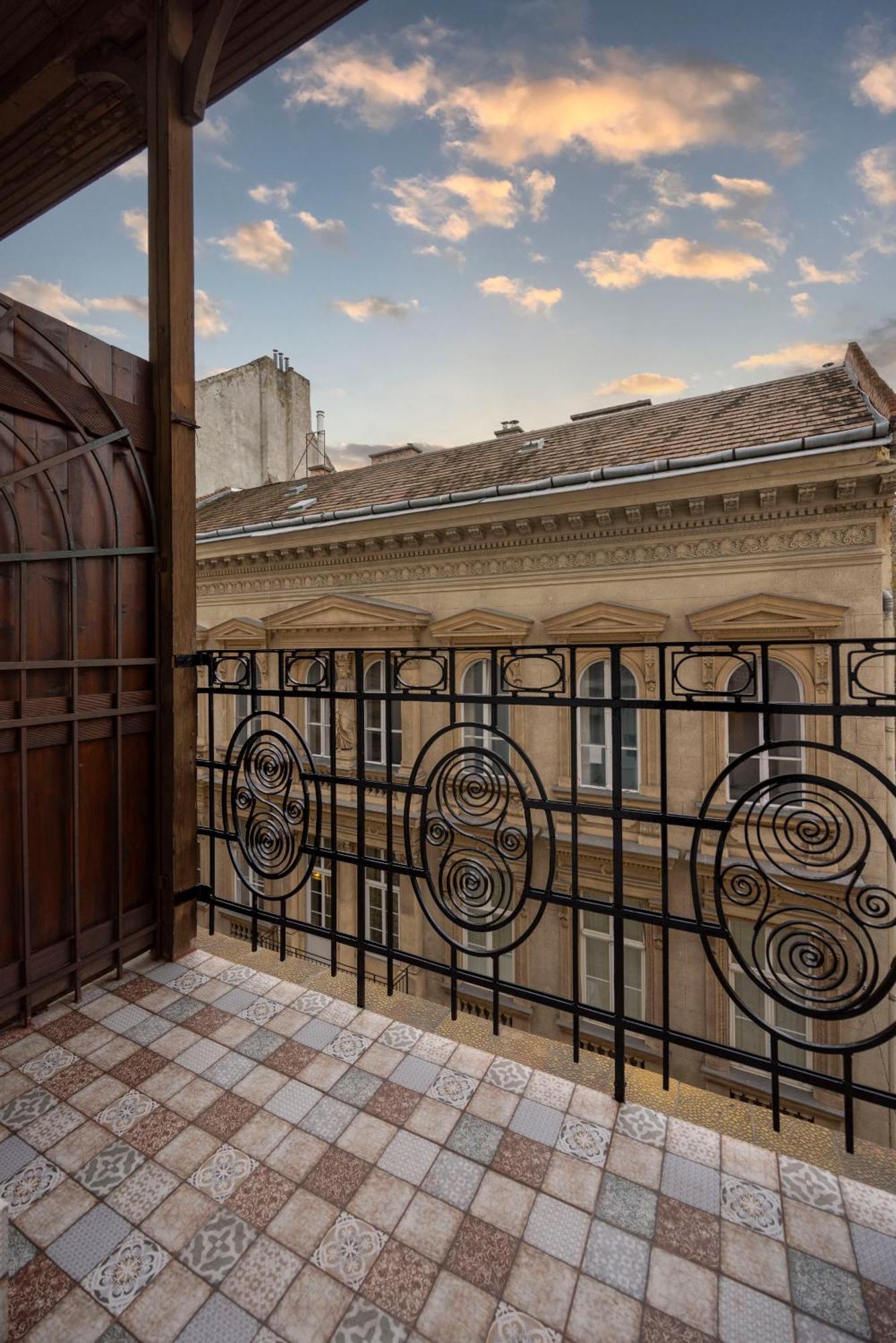 Lägenhet Luxurious 4bedrm 3bathrm W/ Balcony