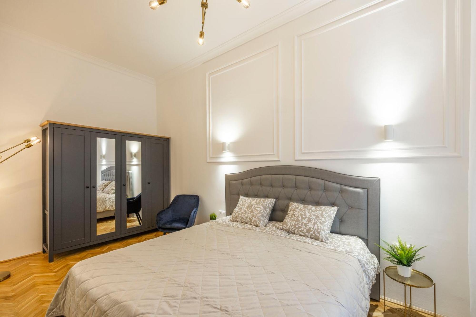 Luxurious 4bedrm 3bathrm W/ Balcony *