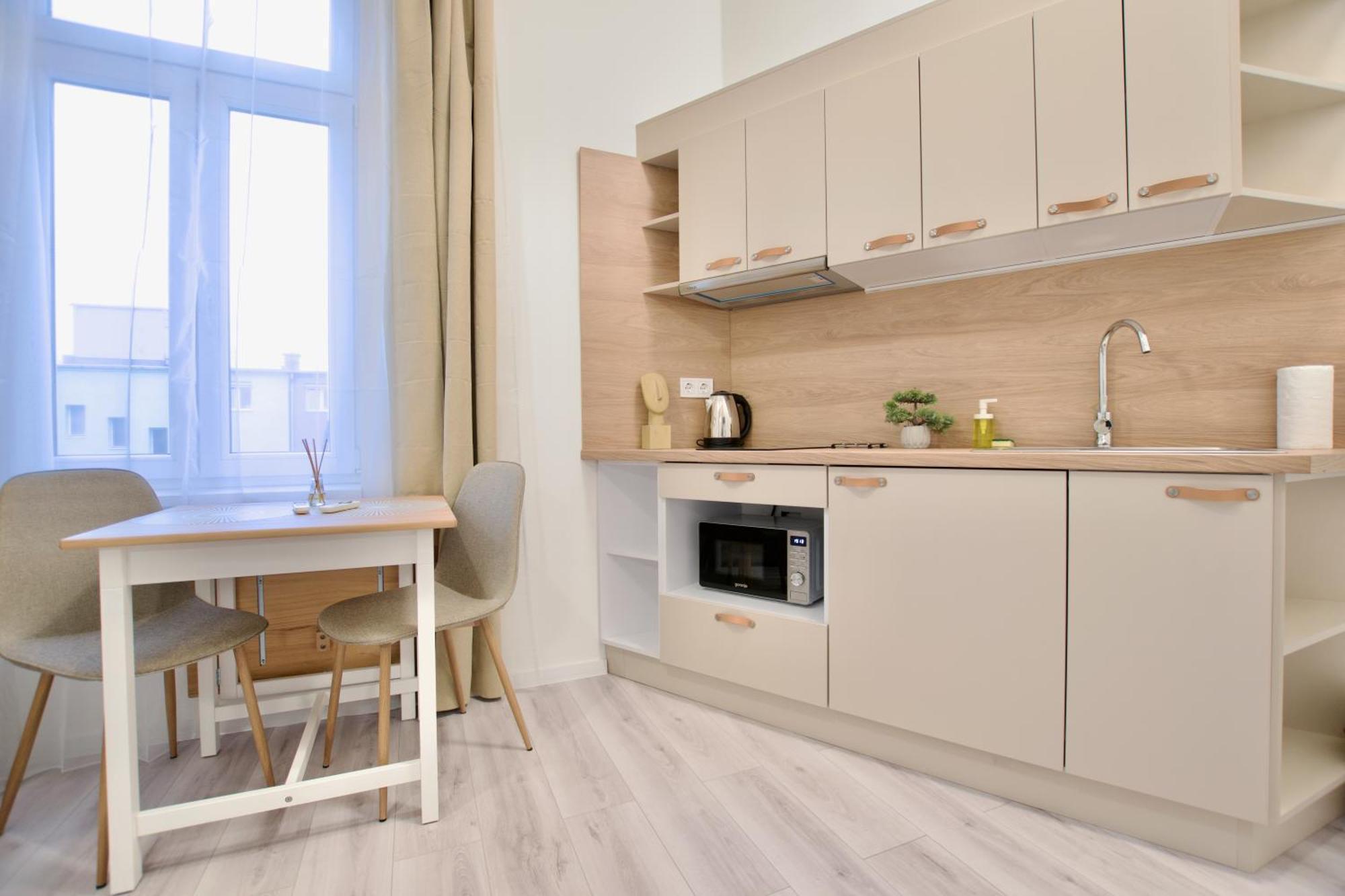Apartment Standard By Hi5- Kiraly 82 *