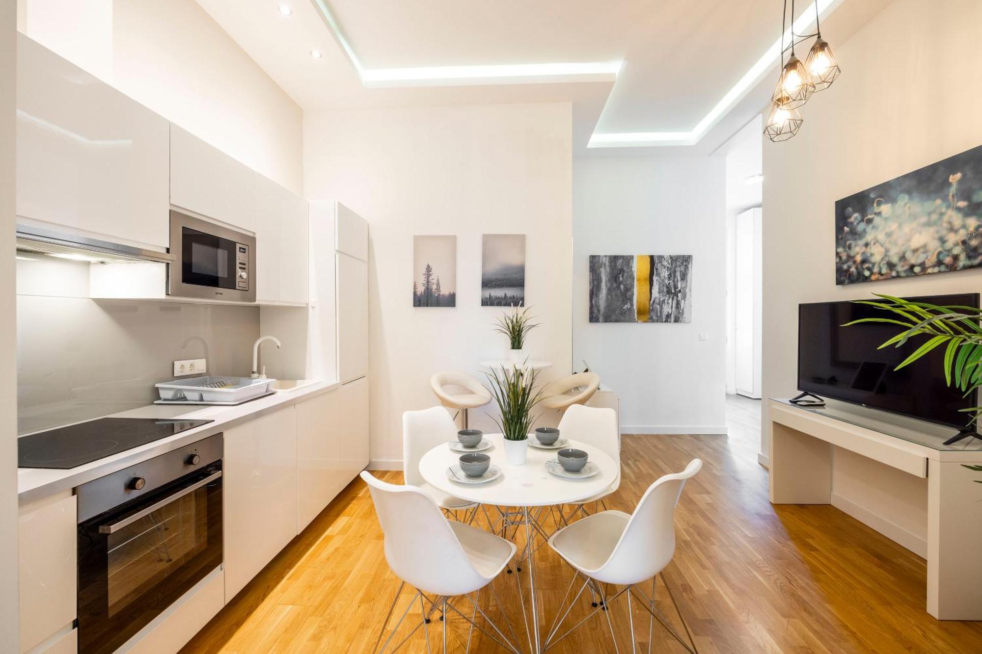 Luxury Quentin 3 Bedrm, 2 Bathrm Apartment Budapest