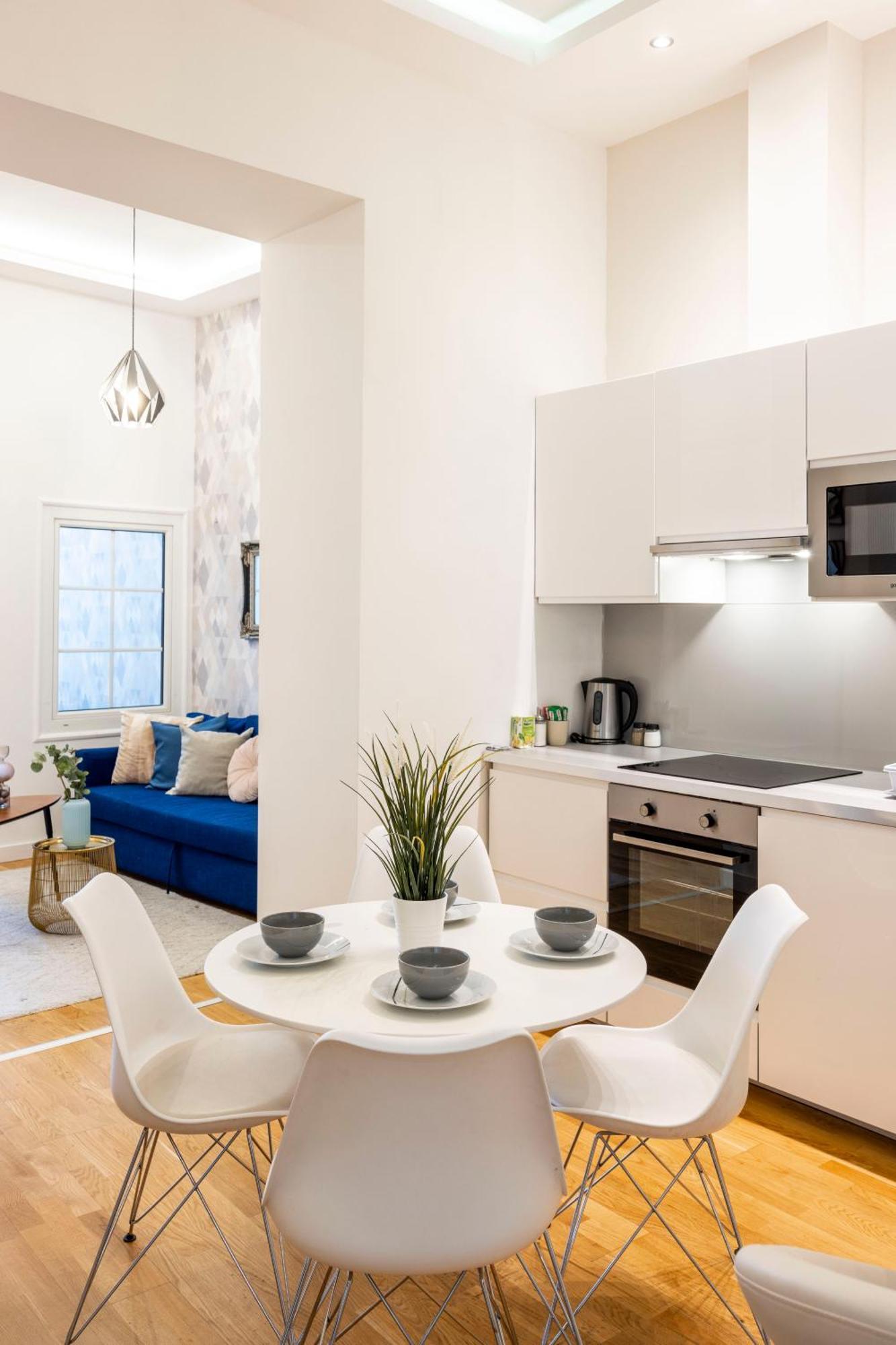 Luxury Quentin 3 Bedrm, 2 Bathrm Apartment