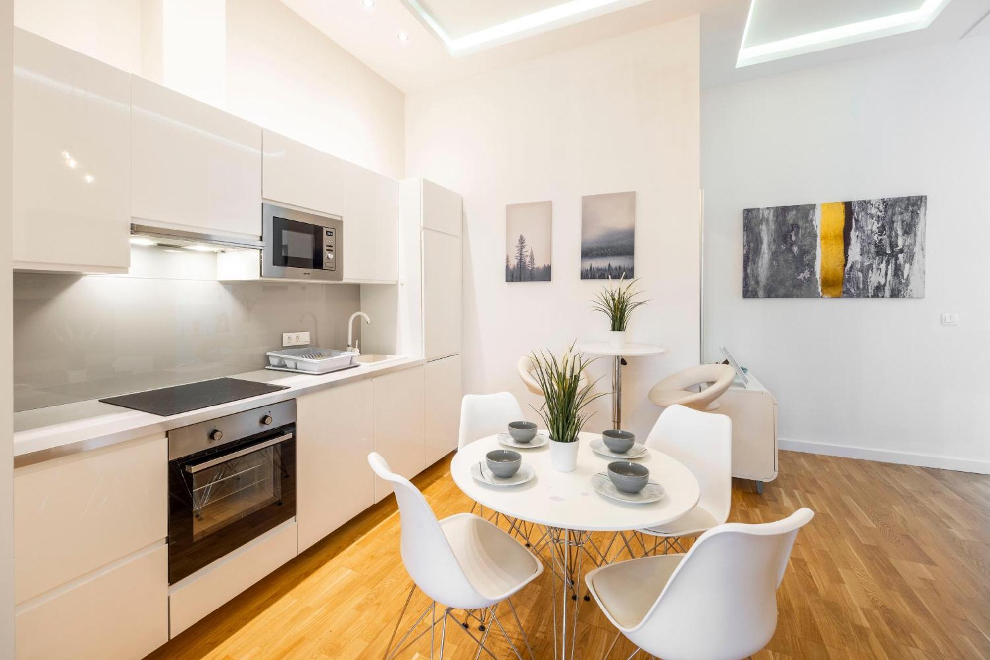 Luxury Quentin 3 Bedrm, 2 Bathrm Budapest