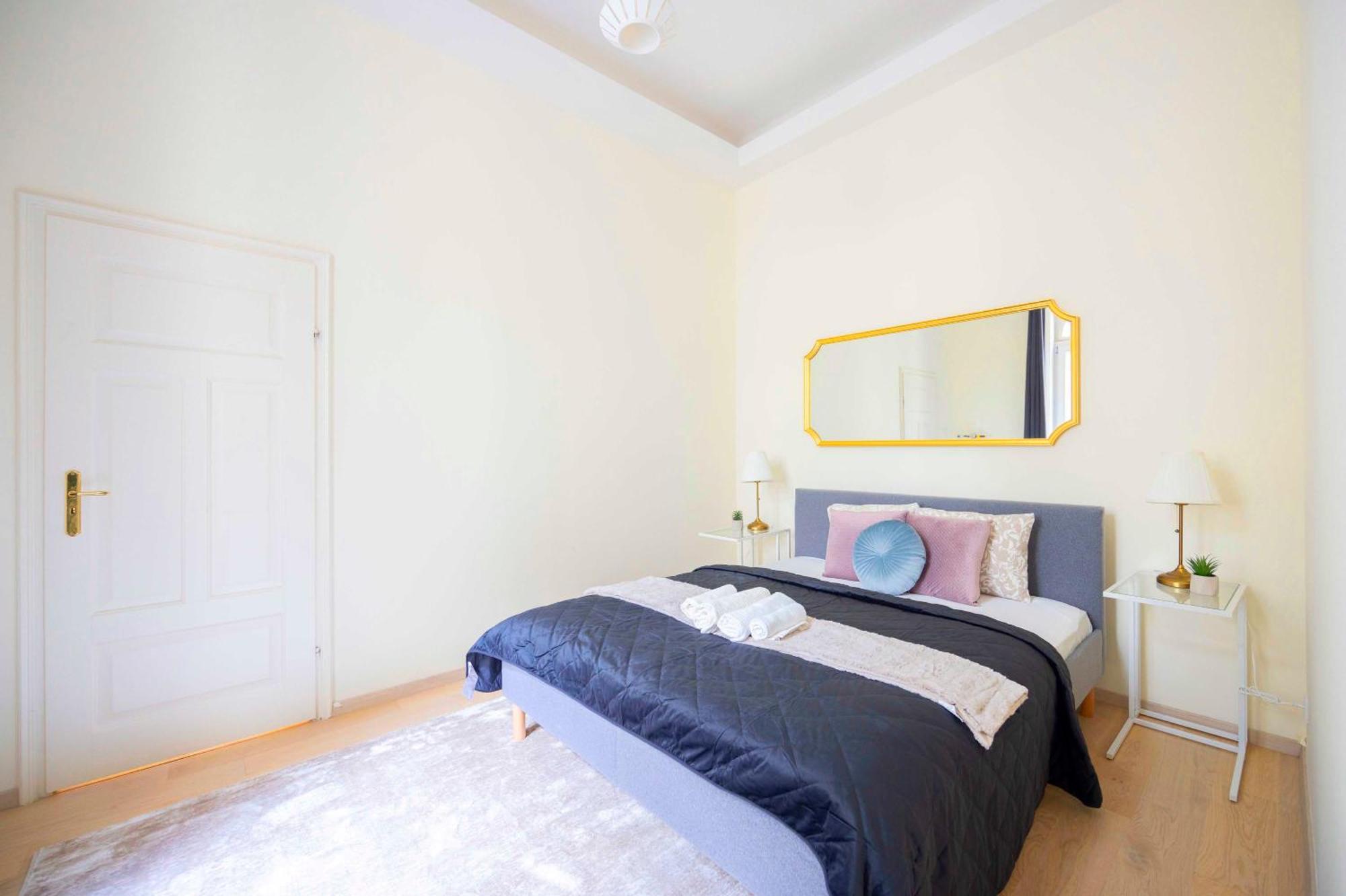 Apartament Exclusive & Spacious W/ 4bedrm 2bathrm *