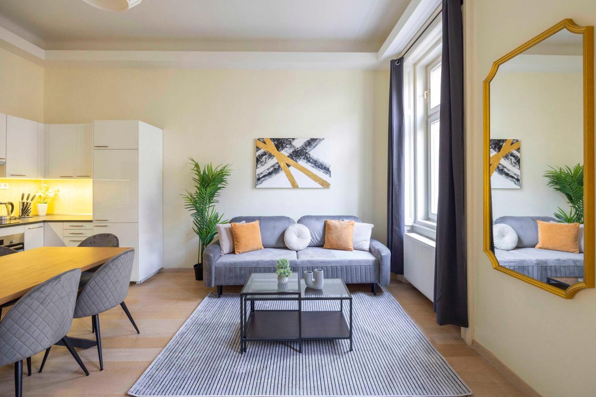 Apartament Exclusive & Spacious W/ 4bedrm 2bathrm