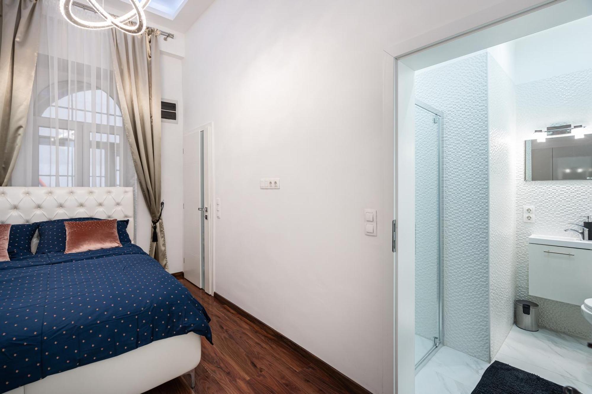 Opera Balkony Luxury With Free Parking *