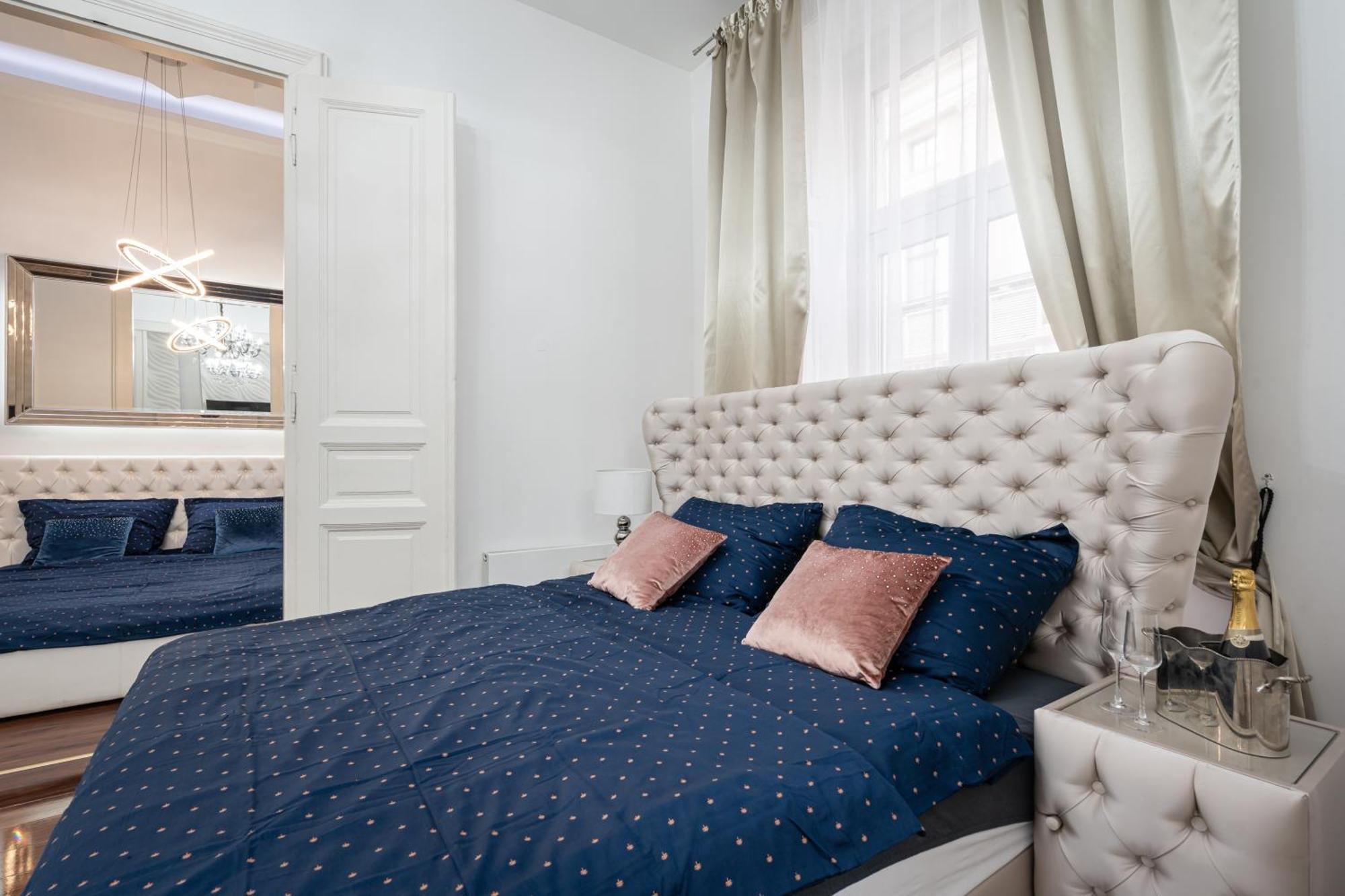 Opera Balkony Luxury With Free Parking Apartamento