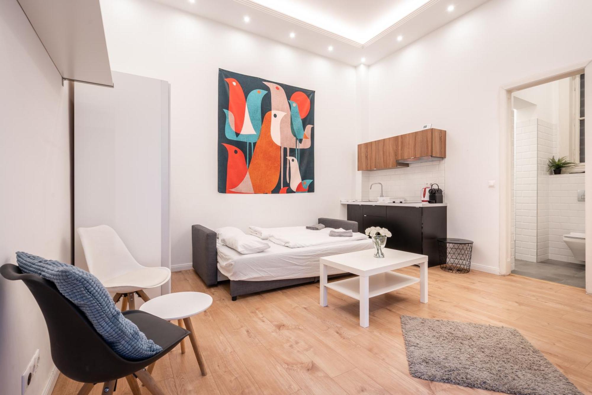 Grand Avenue Apartment *