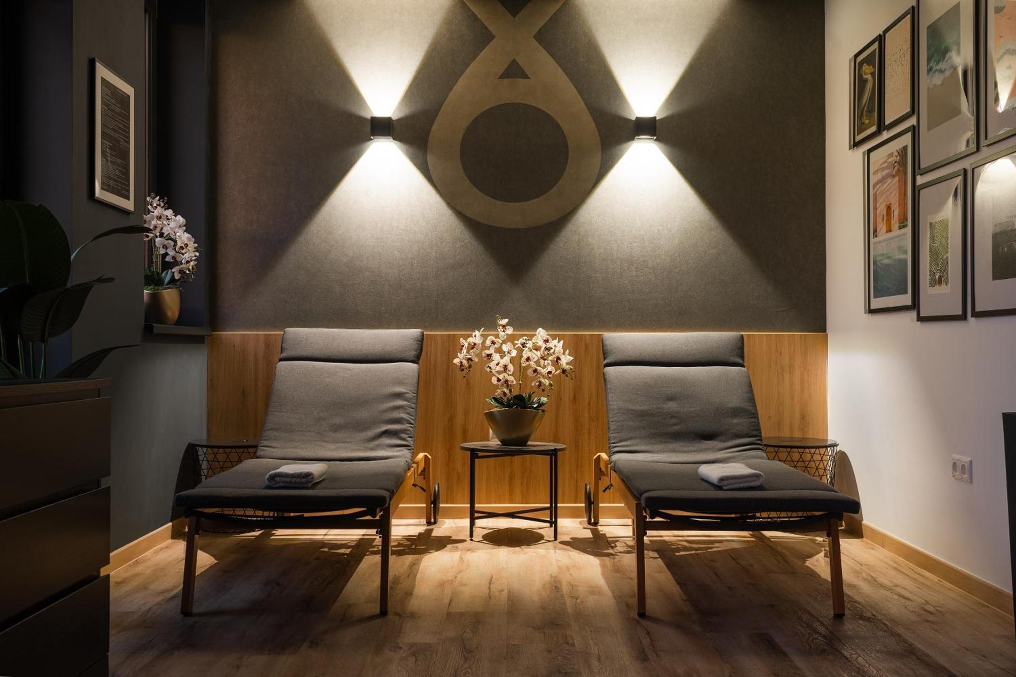 Onyx Luxury Hotel