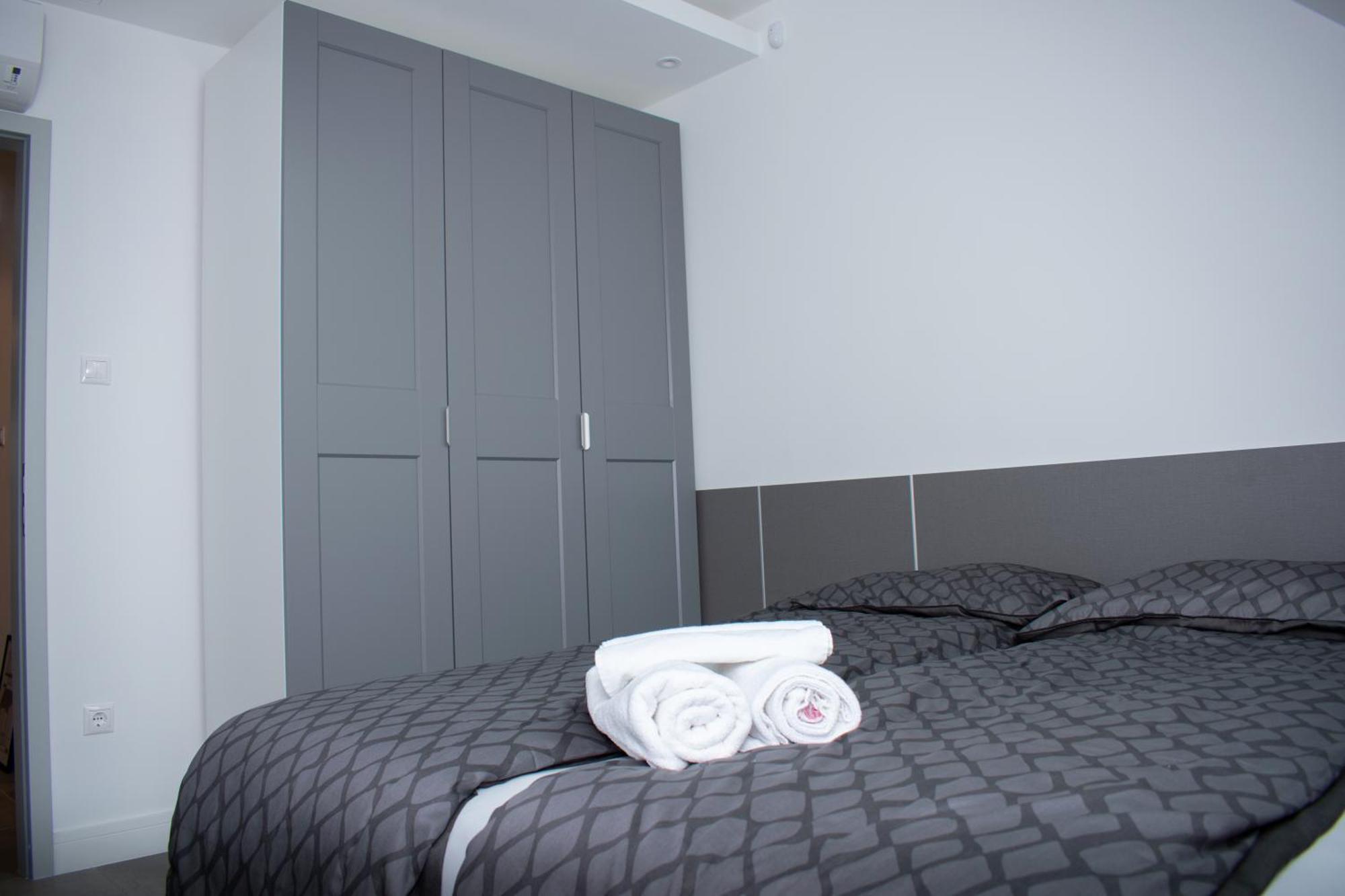 Luxury Cozy 2 Bdr Downtown Apt.1 *