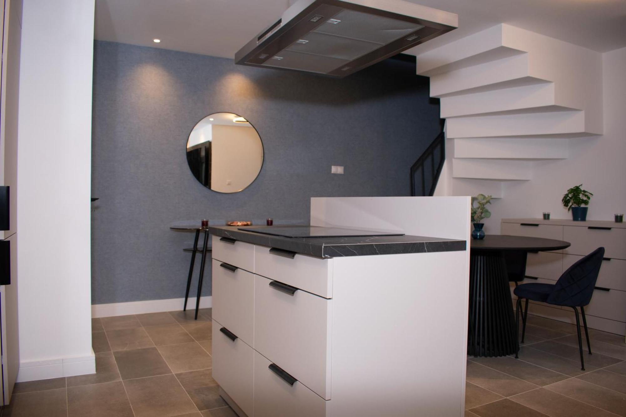 Lägenhet Luxury Cozy 2 Bdr Downtown Apt.4
