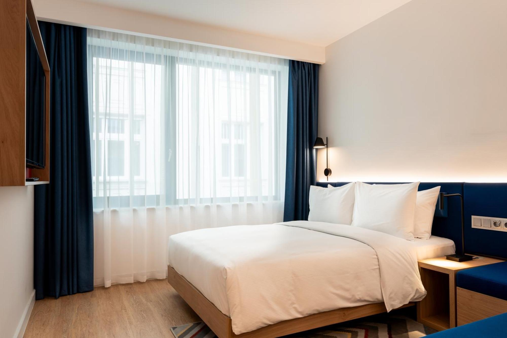 Hampton By Hilton Centre Hotel 3*