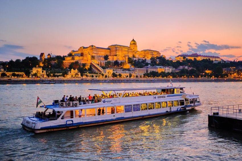Full Danube -castle Panorama Classic *