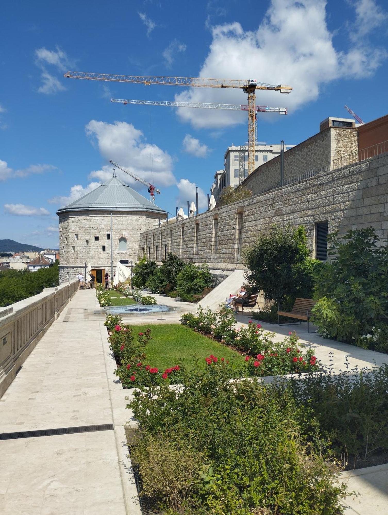 Free Parking Garage! Downtown Close To New York Cafe * Budapest