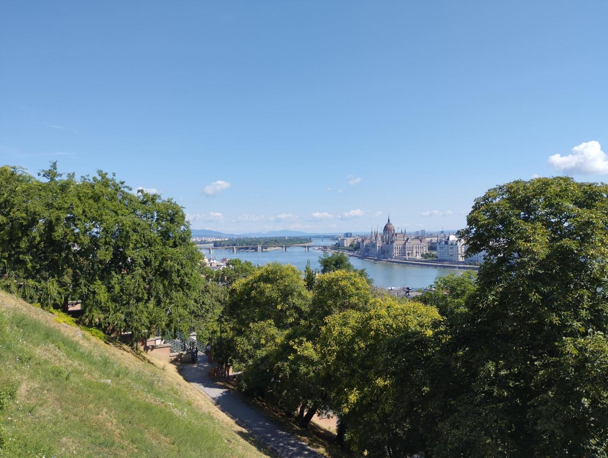 Free Parking Garage! Downtown Close To New York Cafe Apartment Budapest