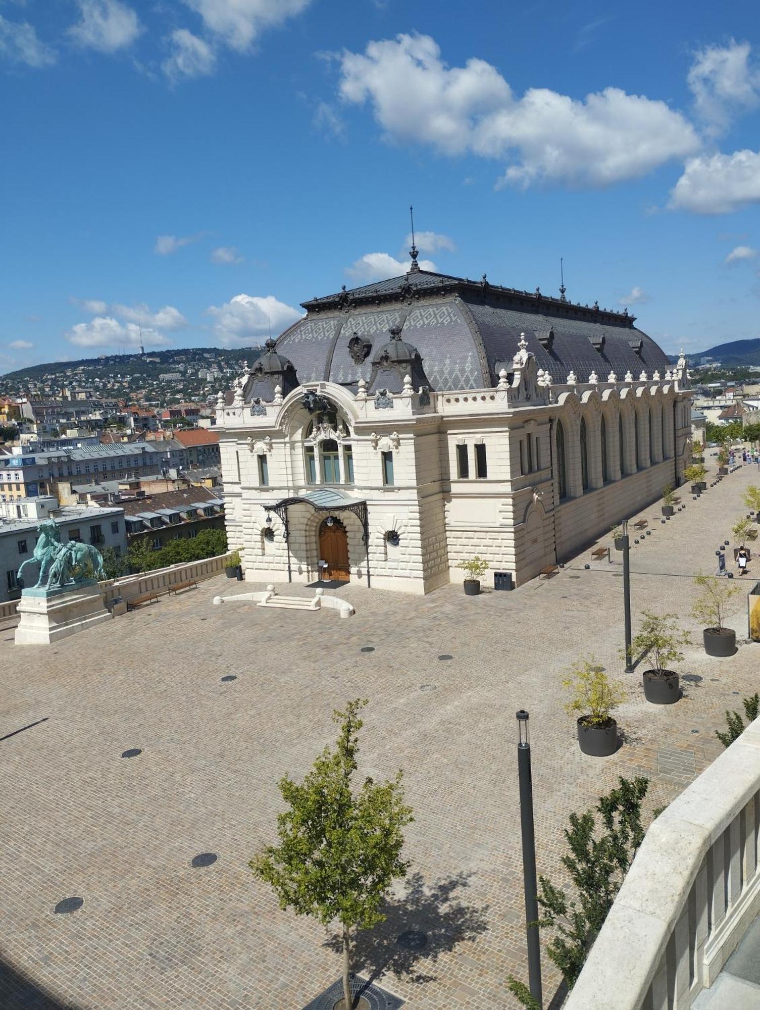 Free Parking Garage! Downtown Close To New York Cafe * Budapest