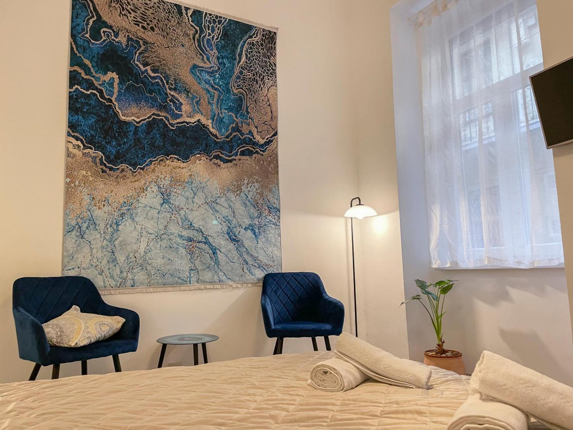 Free Parking, Downtown Near New York Cafe Budapest