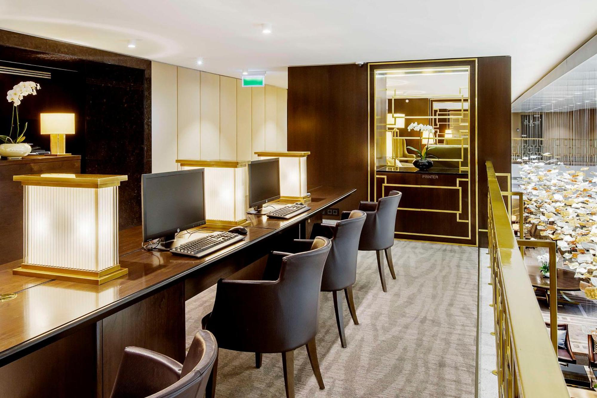 Hilton Hotel 5*
