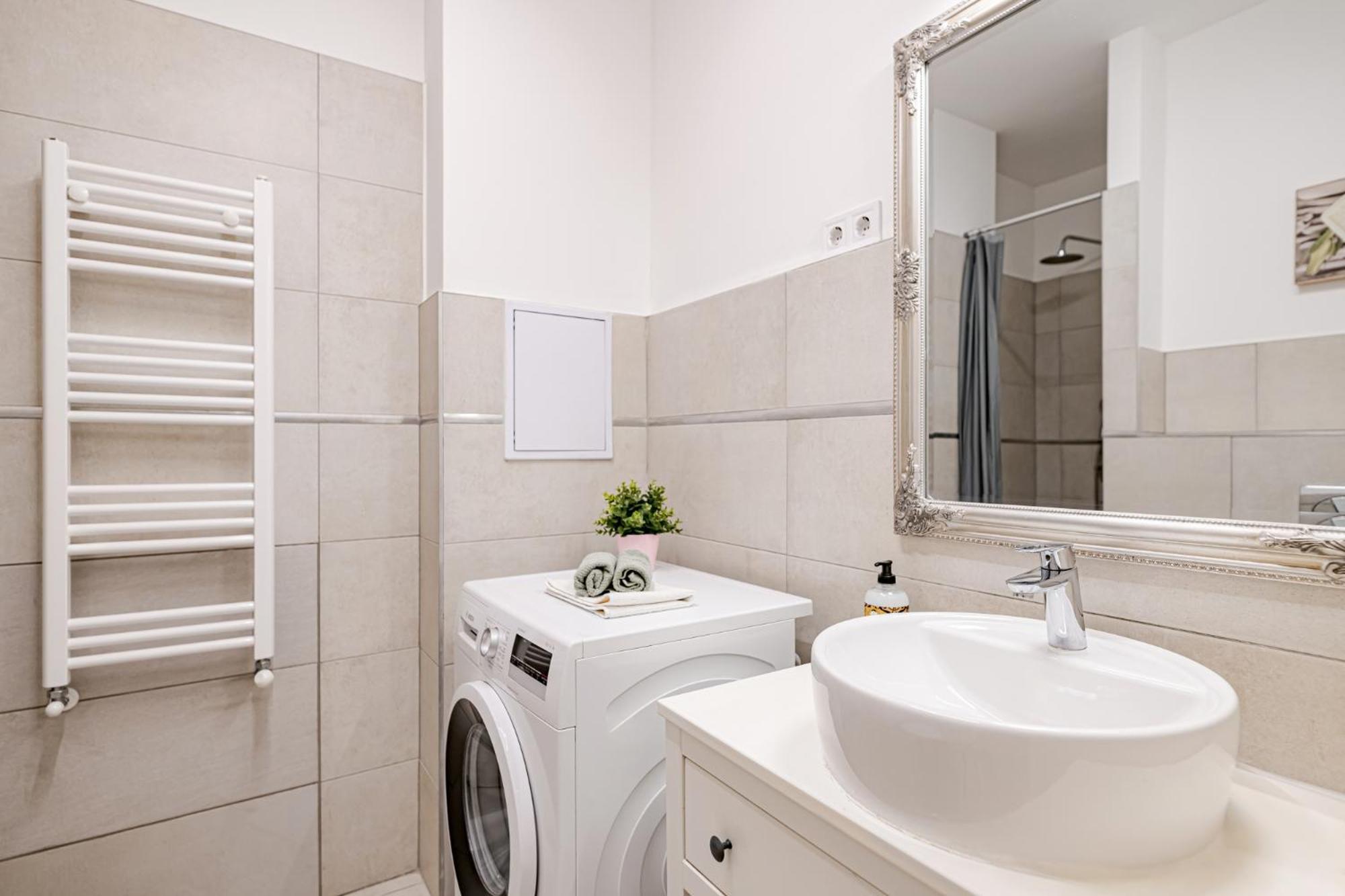 Danubegreen Bright Two Bedroom Near Margaret Island