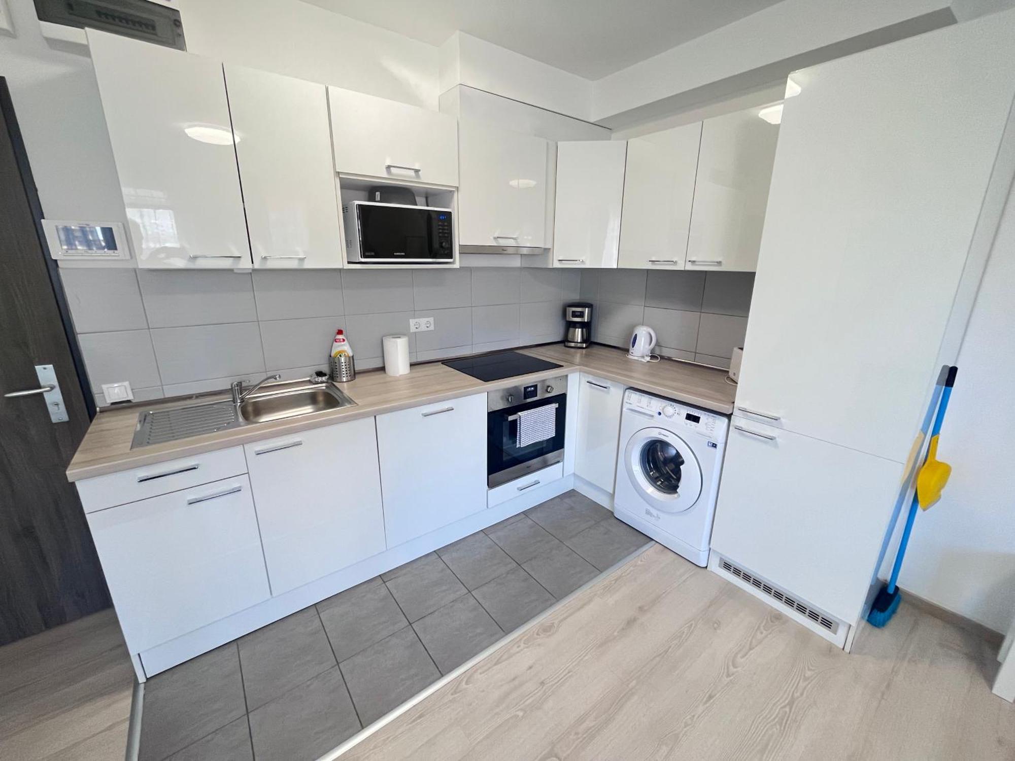 Downtown Residences Leo - Ac, Elevator, Terrace Apartment *
