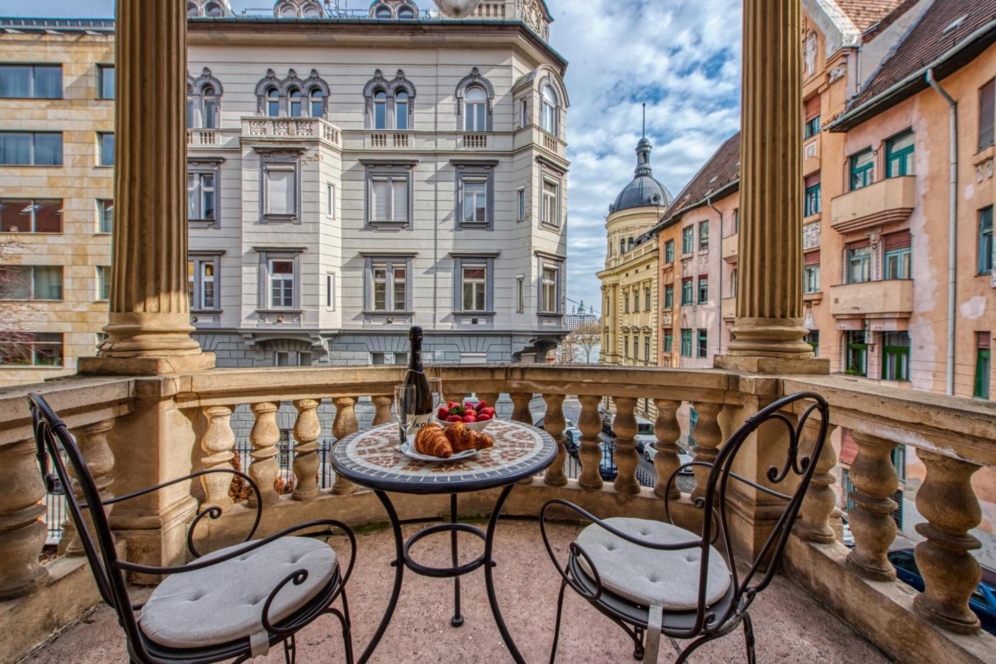 ékszerdoboz A Budai Vár Alatt * Budapest