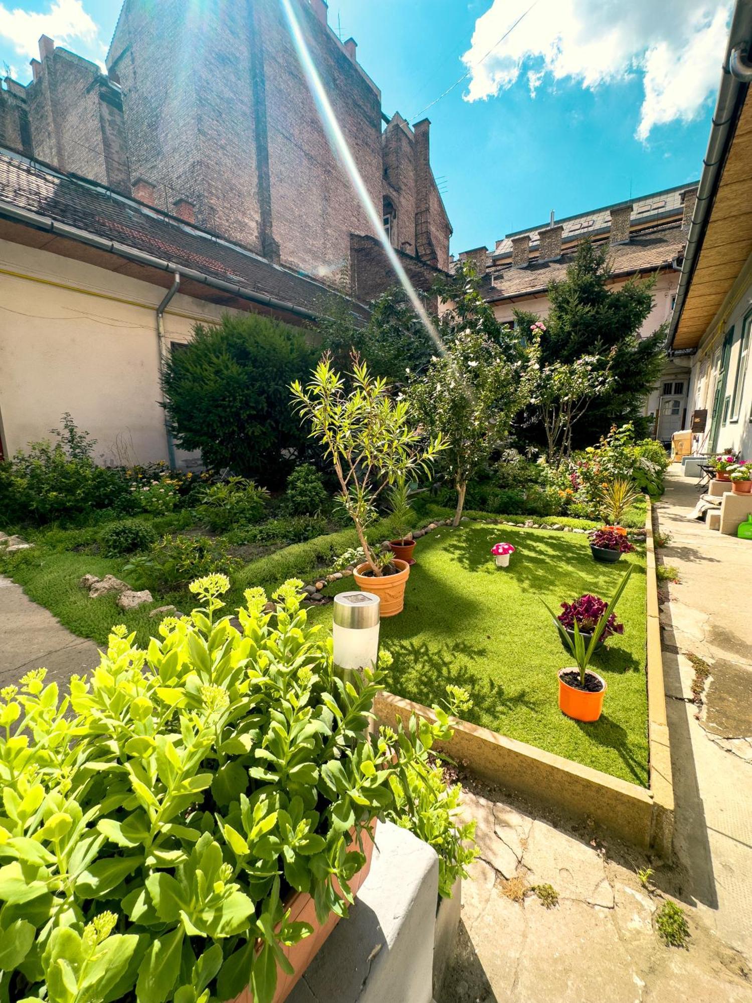 Urban With Private Garden Near Andrassy *